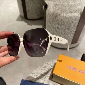 <AUTHENTIC>LV Monogram White Oversized Sunglasses